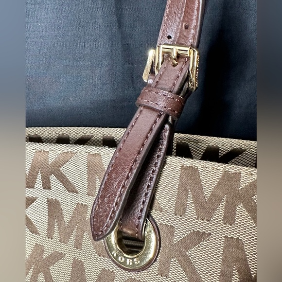 Michael Kors Women's Jet Set Shoulder Medium Tote Handbag Purse Tan W/Pocket - Picture 2 of 10